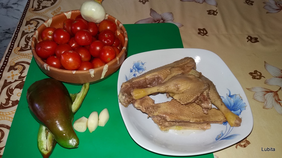 Rata cu sos de rosii