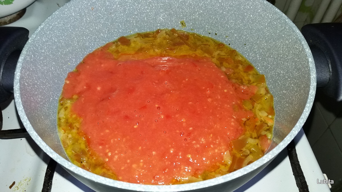 Rata cu sos de rosii