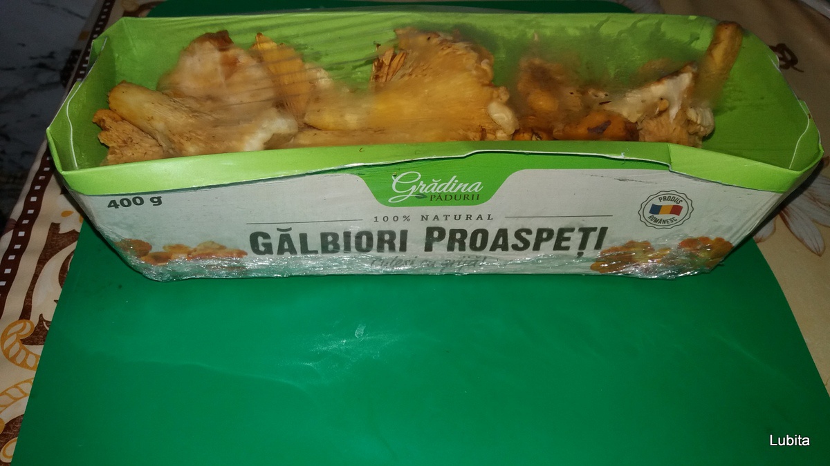 Pilaf cu ciuperci galbiori si chiftelute