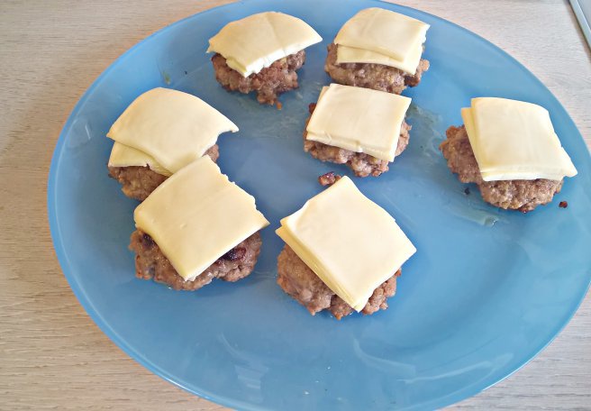 Mini burgeri pentru cei mici si cei mari