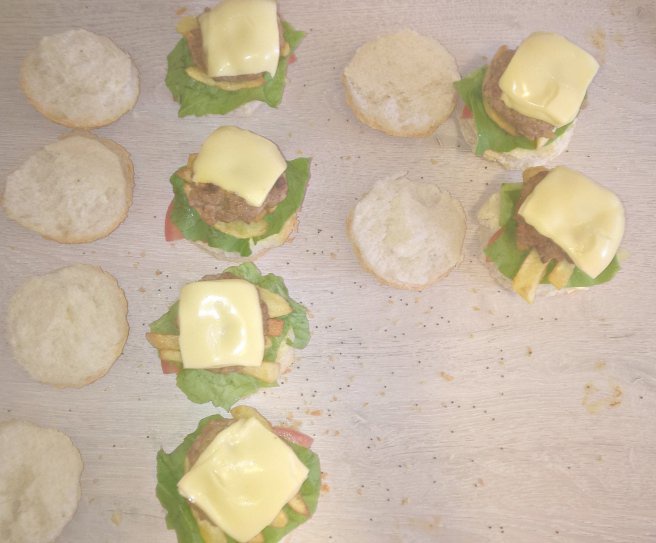 Mini burgeri pentru cei mici si cei mari