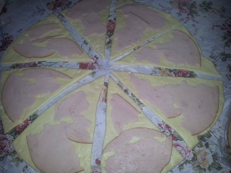 Cornuri cu branza sarata in aluat