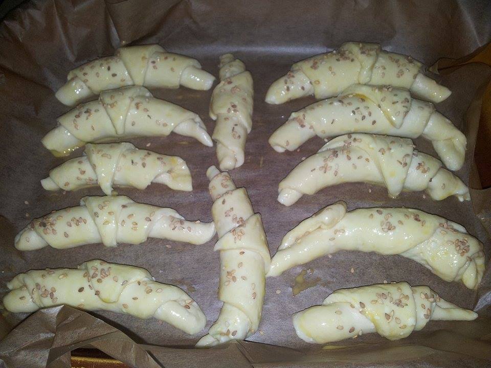 Cornuri cu branza sarata in aluat