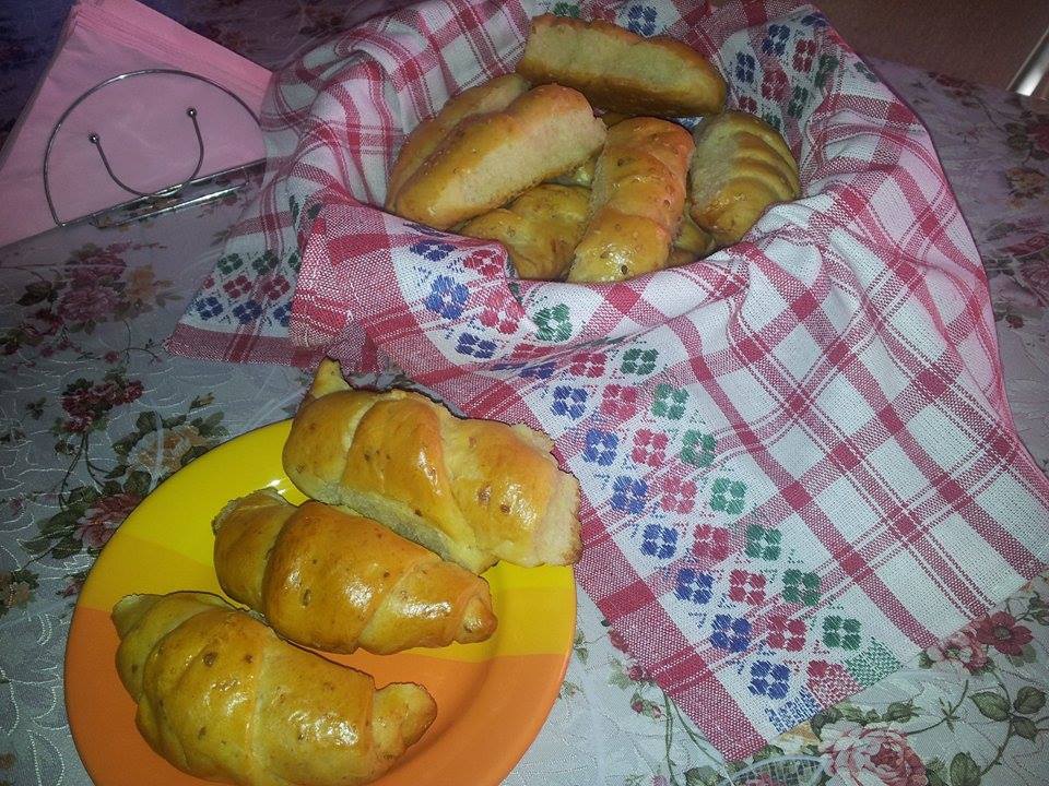 Cornuri cu branza sarata in aluat