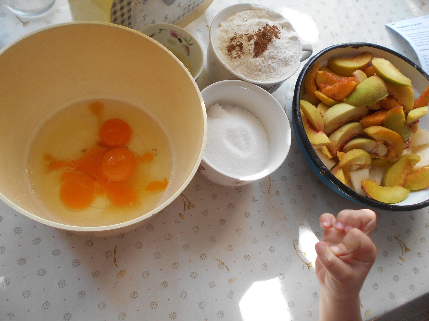 Prajitura pufoasa cu piersici