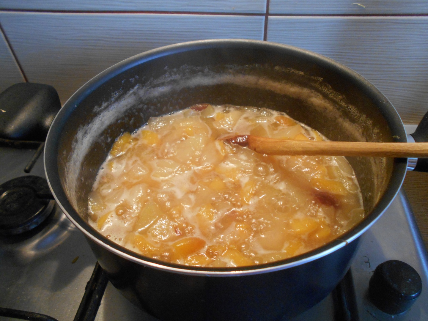 Dulceata de pepene galben cu piersici si caju