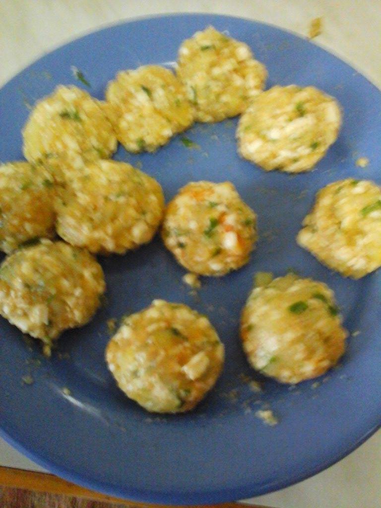 Crochete de cartofi, cu telemea si carne tocata