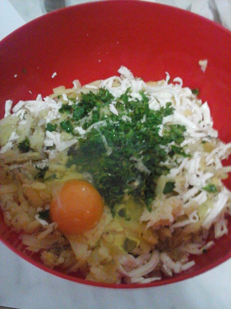 Crochete de cartofi, cu telemea si carne tocata