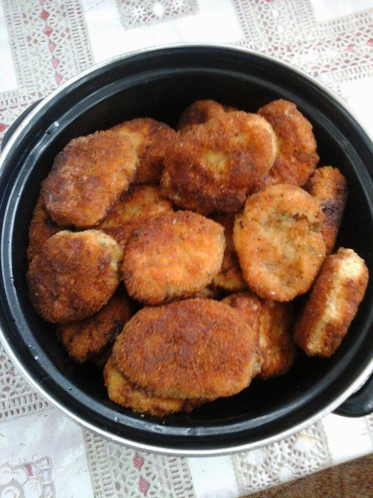 Crochete de cartofi, cu telemea si carne tocata