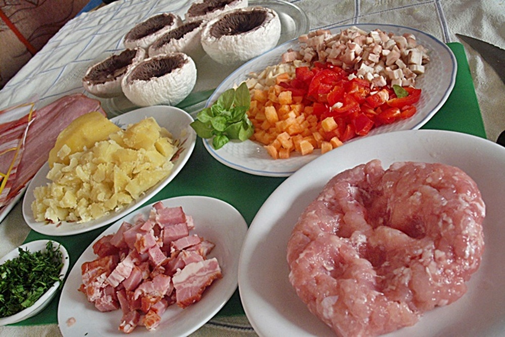 Ciupercute infasurate, umplute cu carne tocata de pui