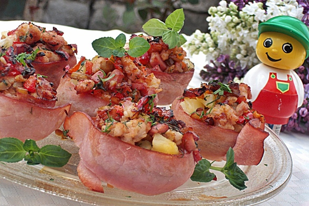 Ciupercute infasurate, umplute cu carne tocata de pui