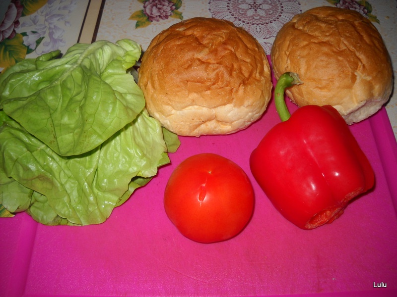 Mic dejun cu hamburgher