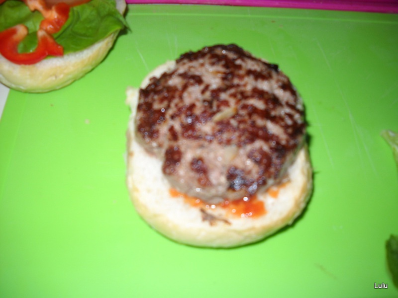 Mic dejun cu hamburgher