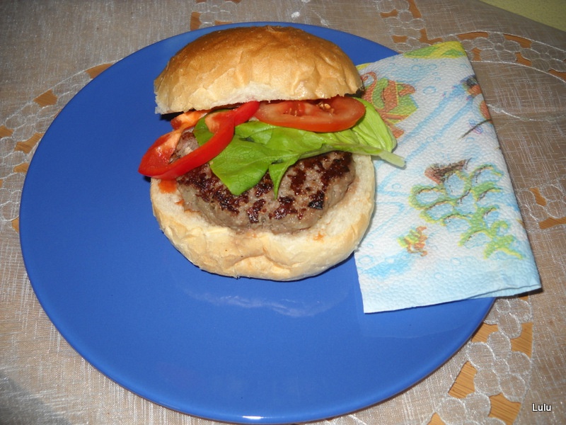 Mic dejun cu hamburgher