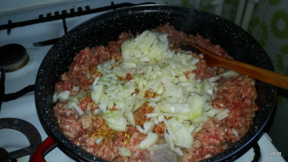 Scoici umplute cu carne