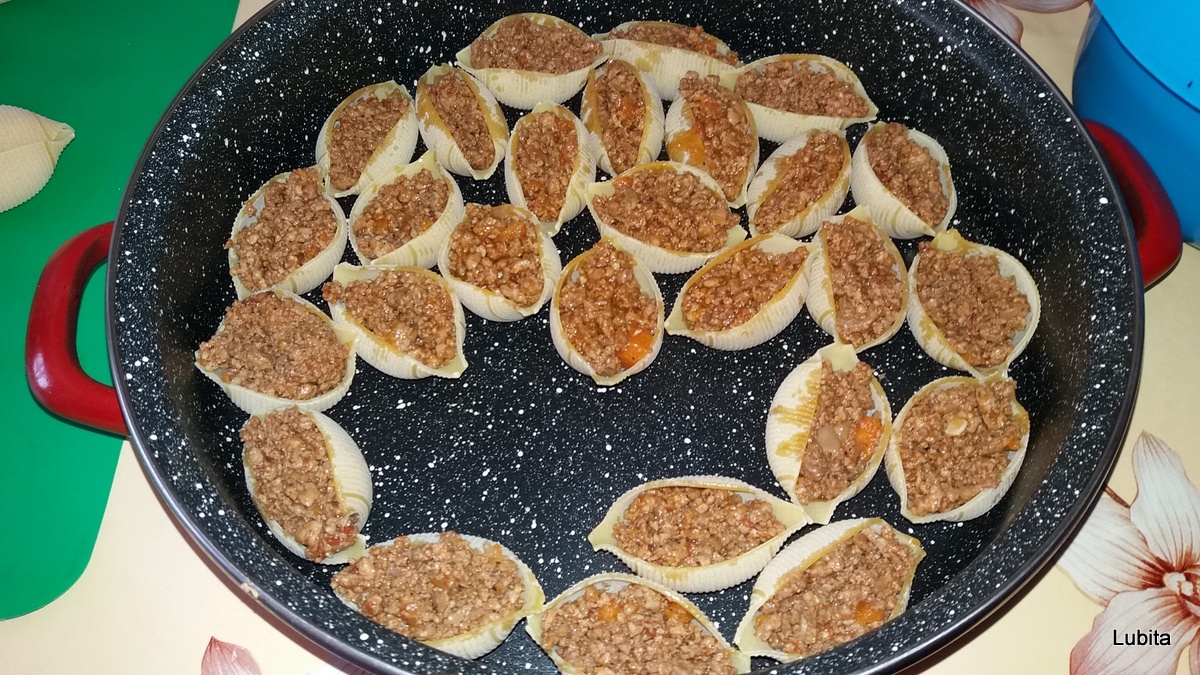 Scoici umplute cu carne