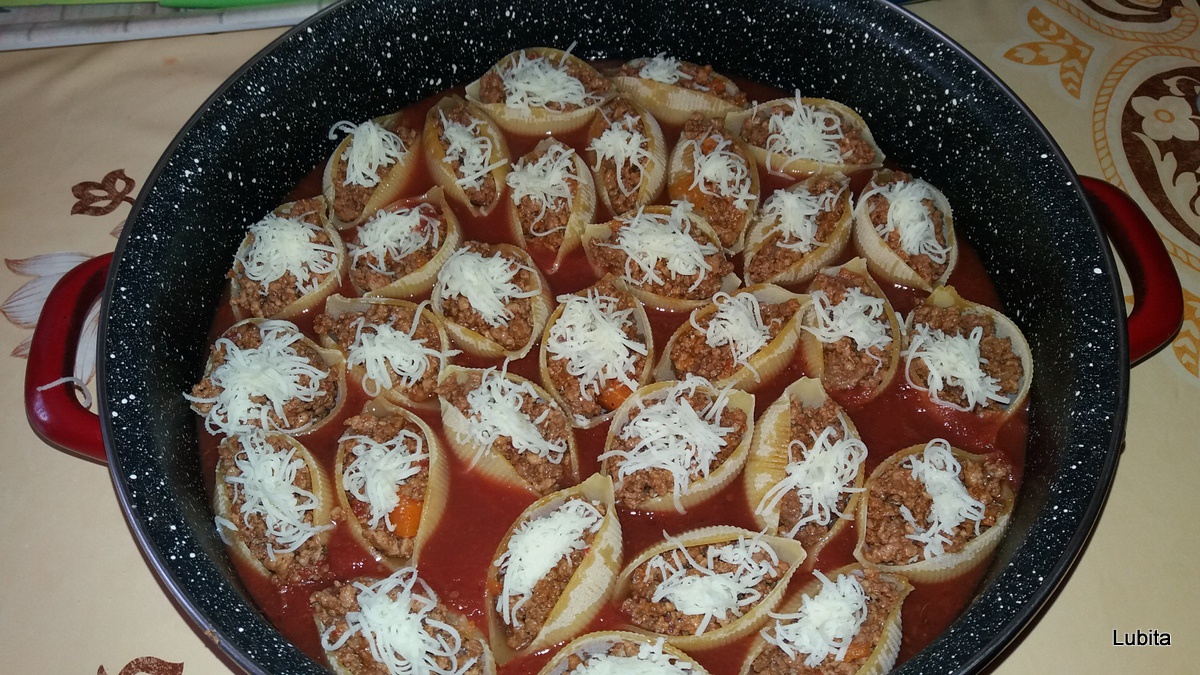 Scoici umplute cu carne