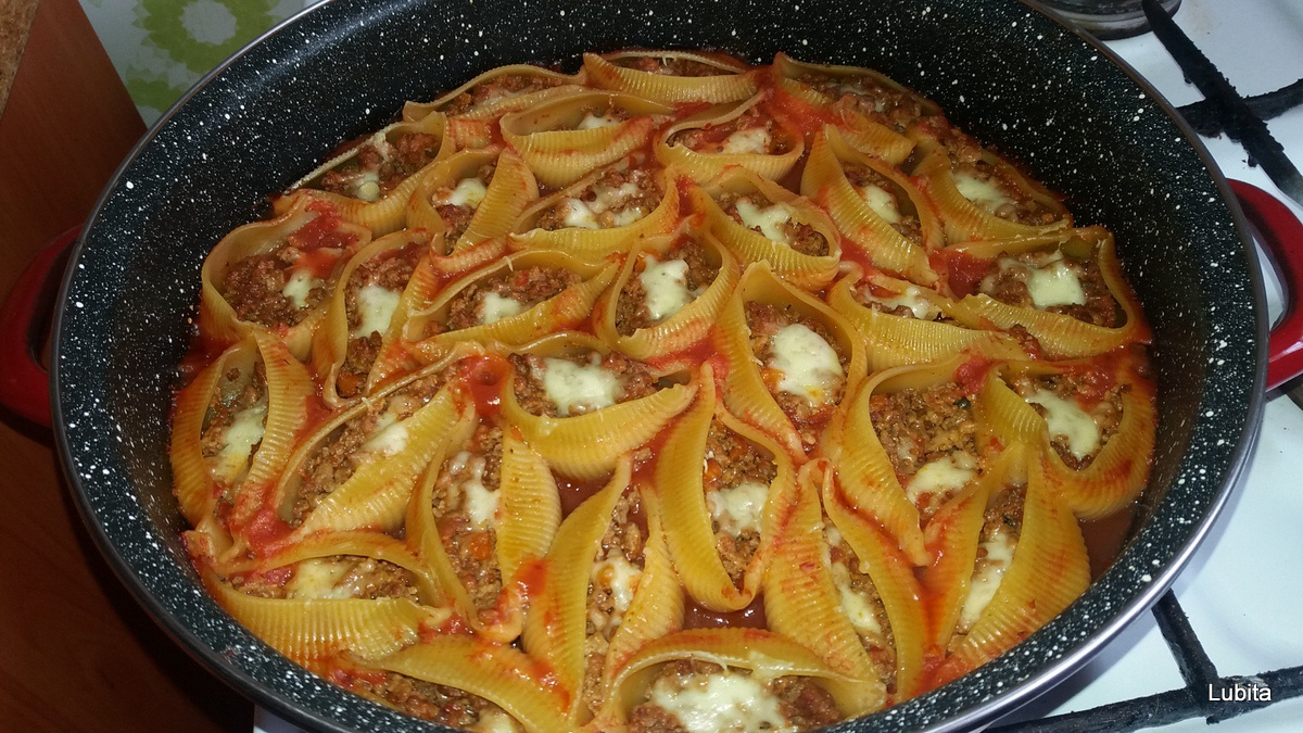 Scoici umplute cu carne