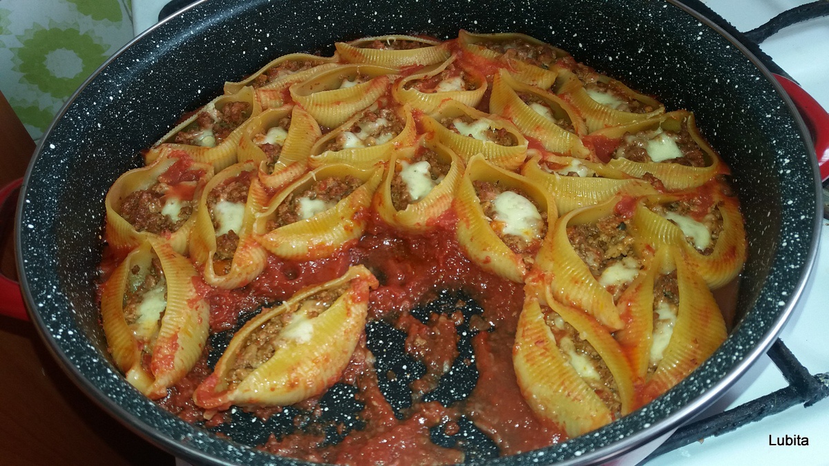 Scoici umplute cu carne