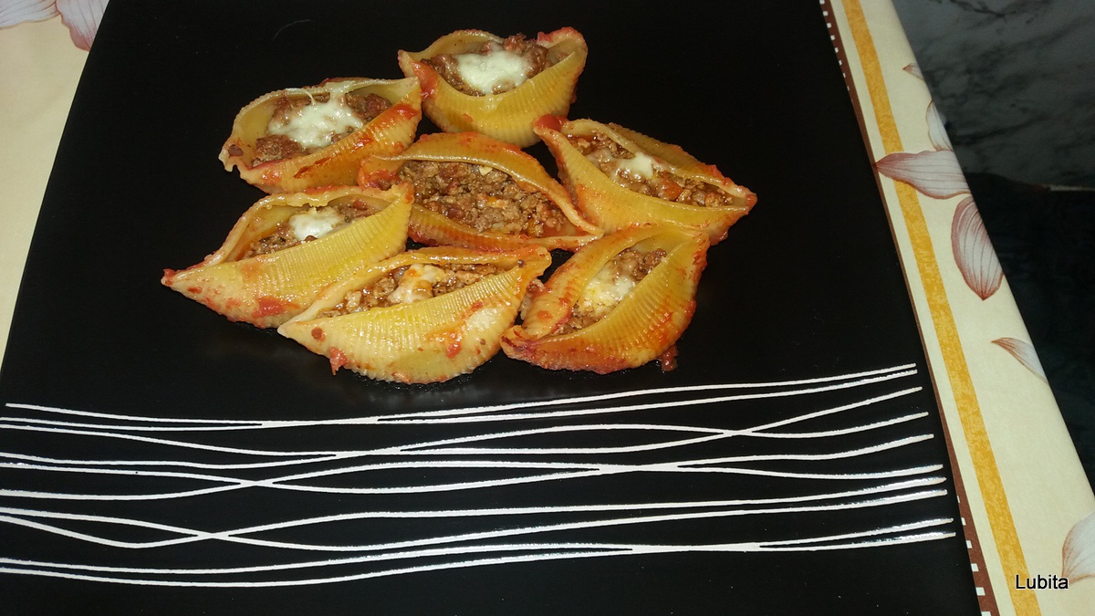 Scoici umplute cu carne