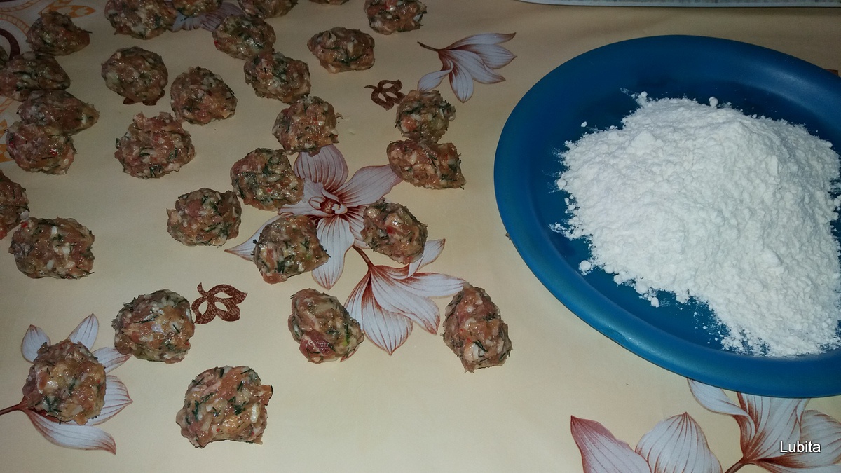 Perisoare in sos de smantana