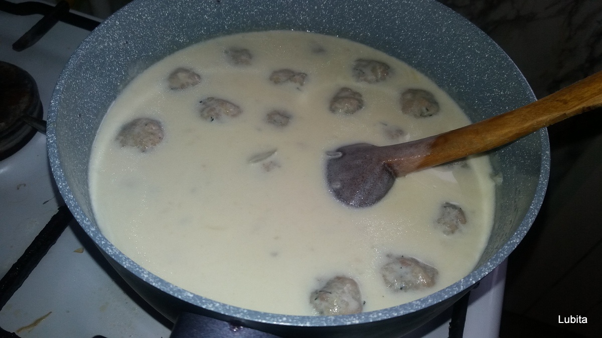 Perisoare in sos de smantana