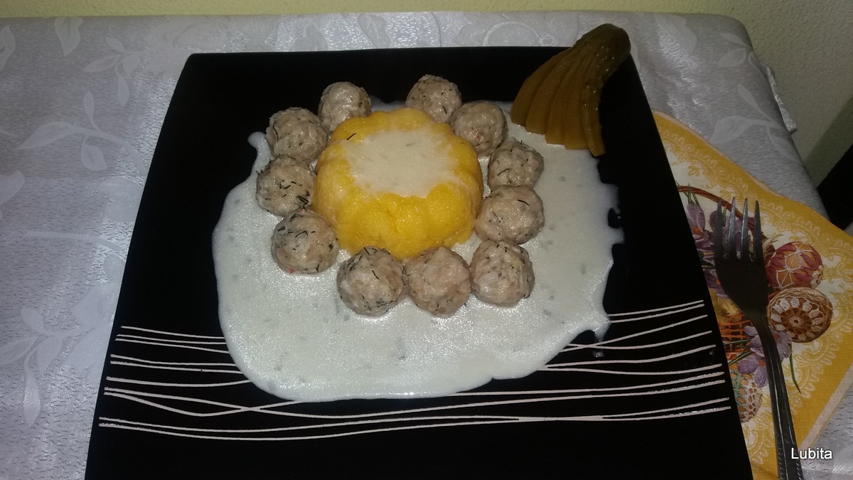 Perisoare in sos de smantana