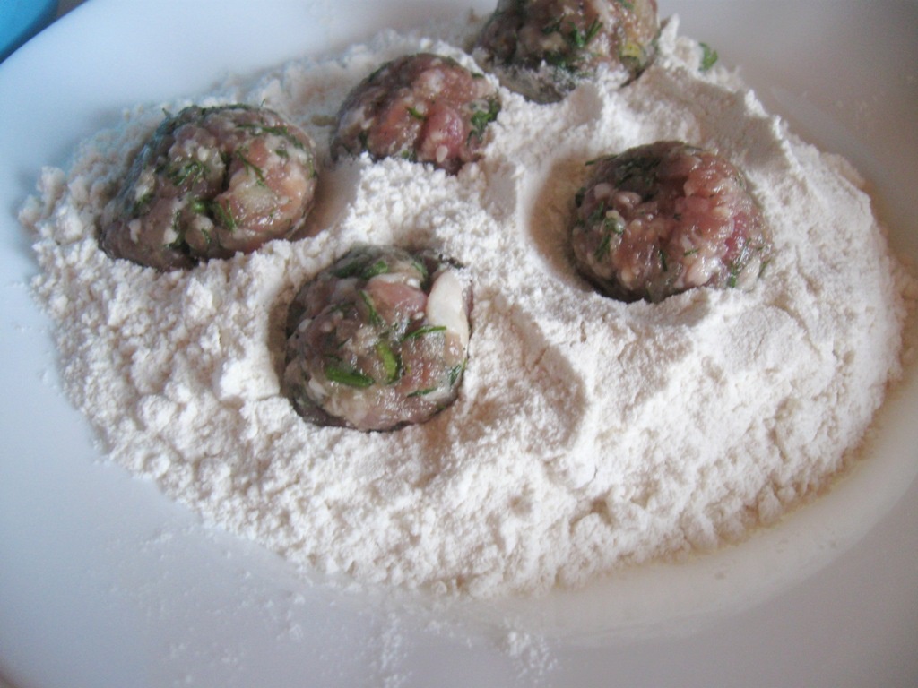 Chiftelute cu susan, in sos