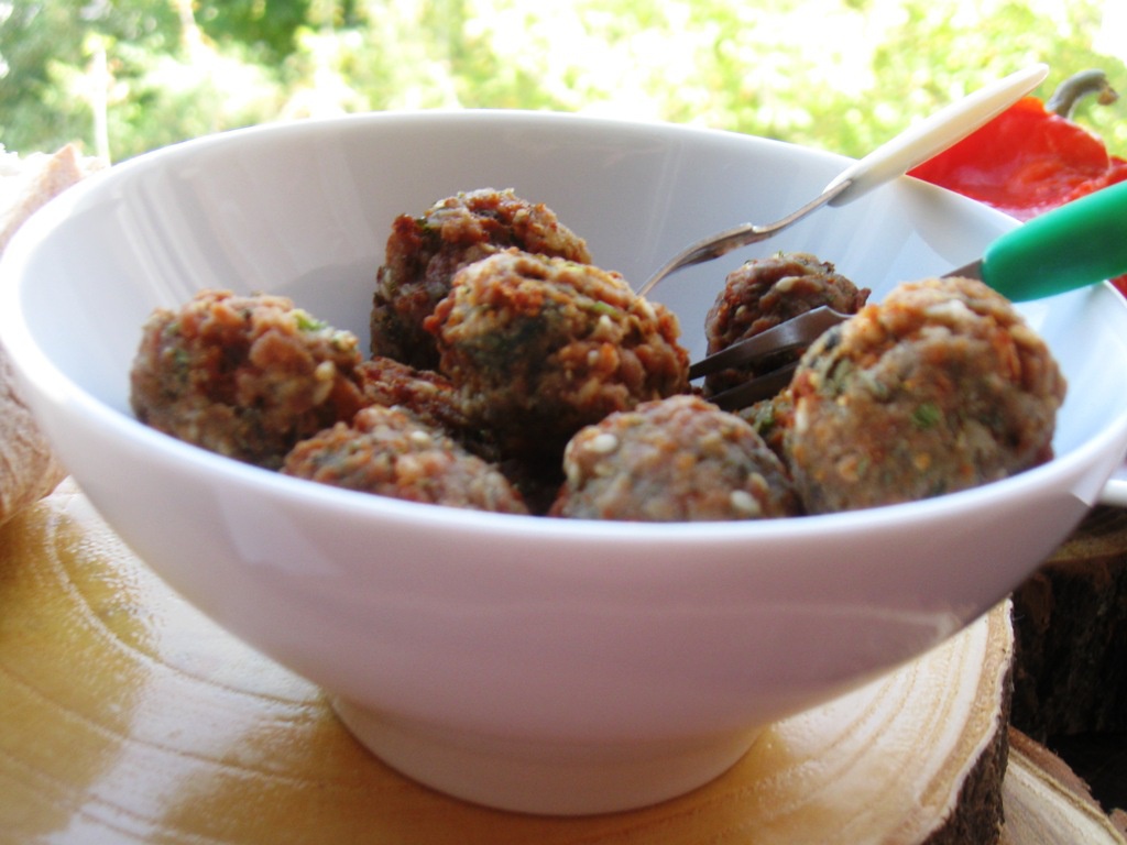 Chiftelute cu susan, in sos