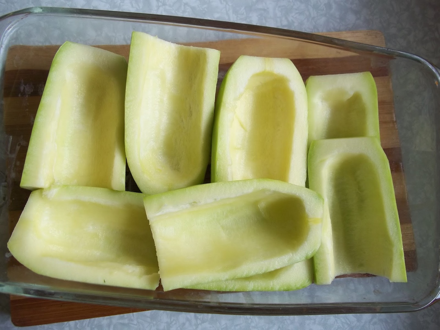 Dovlecei umpluti cu carne tocata si orez. Cea mai simpla si gustoasa reteta