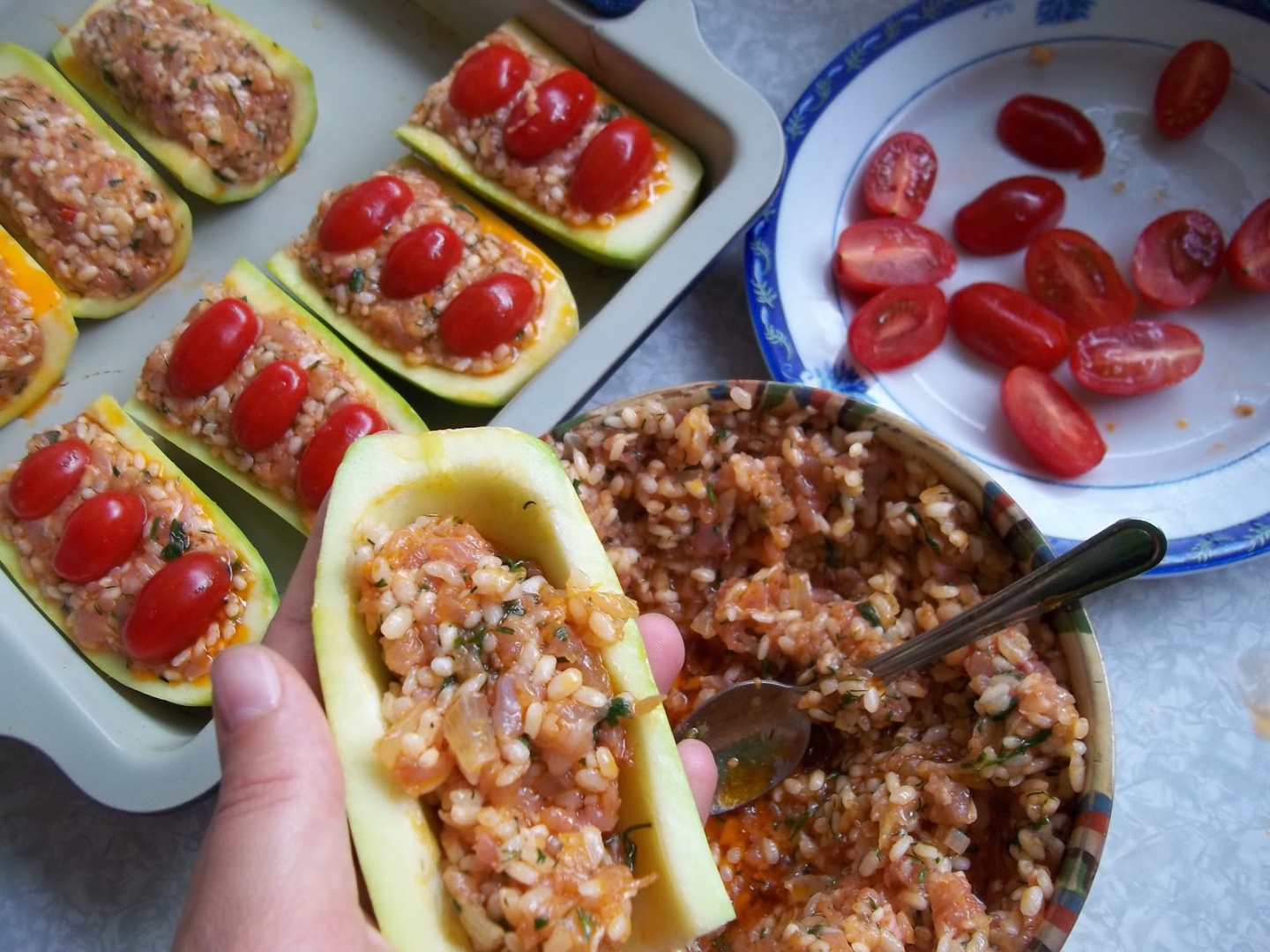 Dovlecei umpluti cu carne tocata si orez. Cea mai simpla si gustoasa reteta