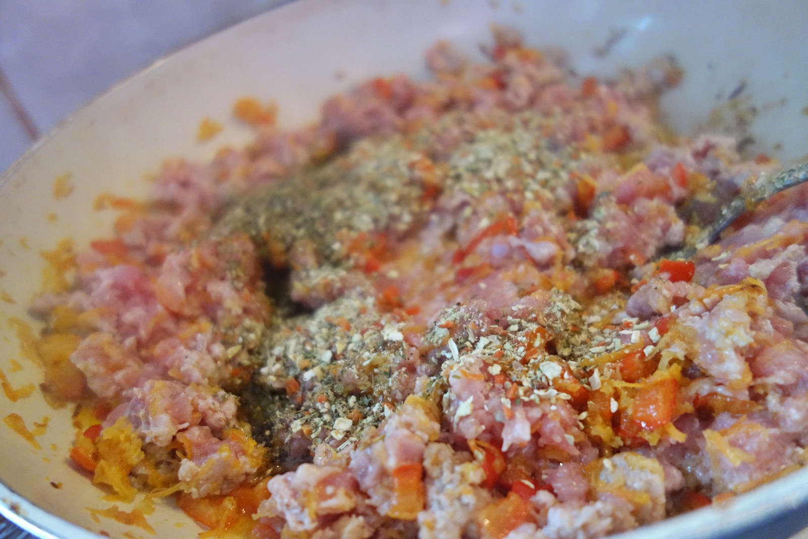 Musaca cu carne de curcan si oua de prepelita