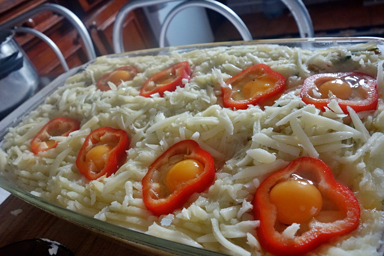 Musaca cu carne de curcan si oua de prepelita