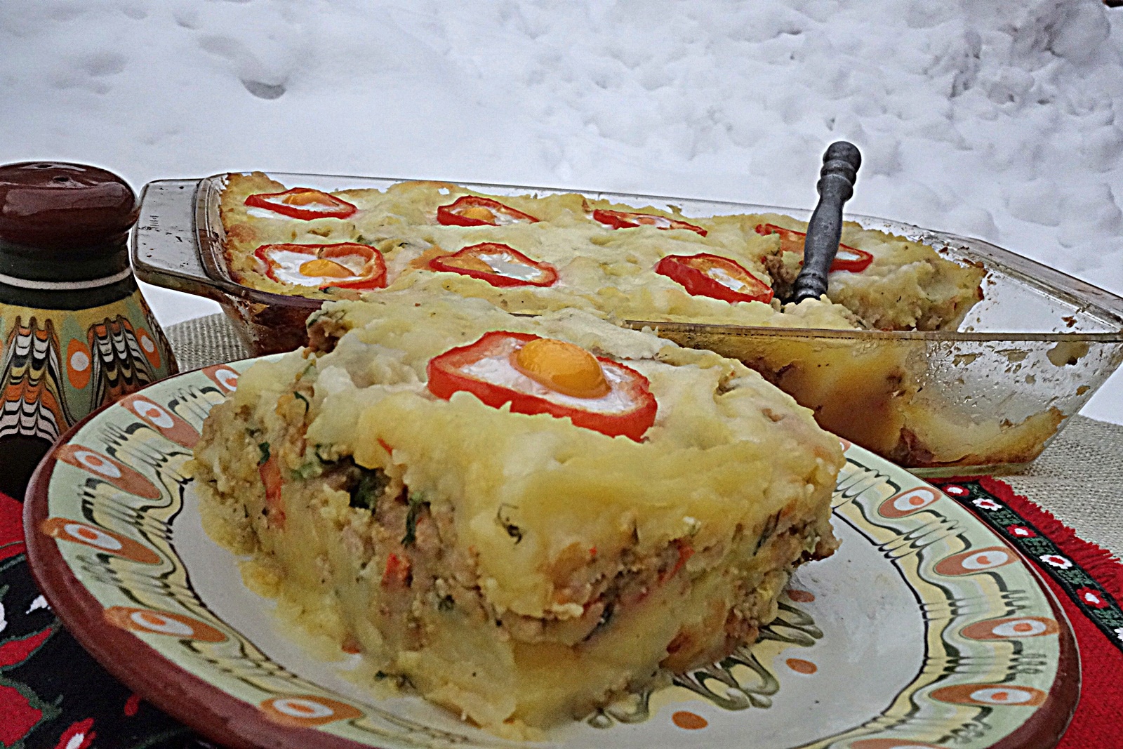 Musaca cu carne de curcan si oua de prepelita