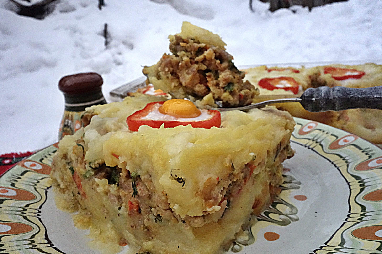 Musaca cu carne de curcan si oua de prepelita