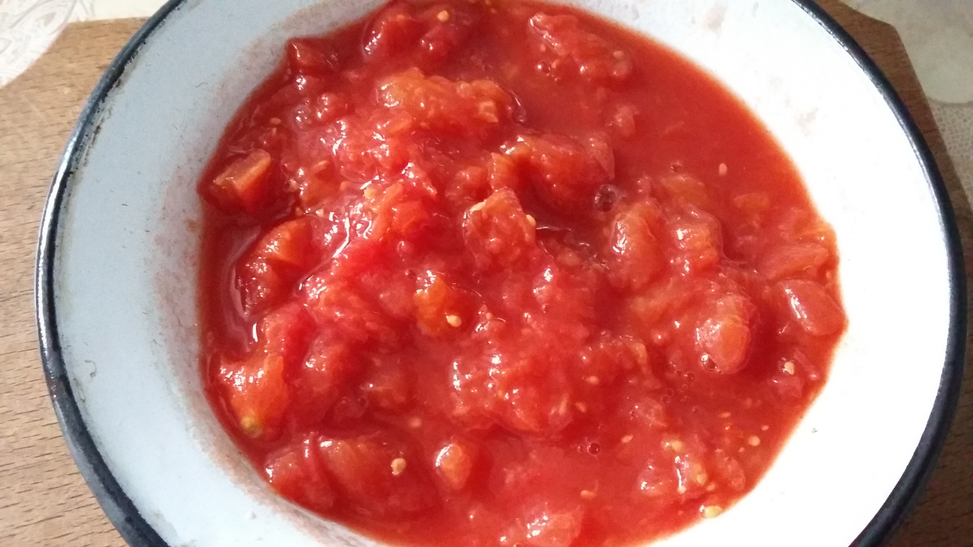 Paste cu carne tocata si sos de rosii