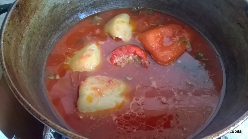 Bors cu ardei umpluti