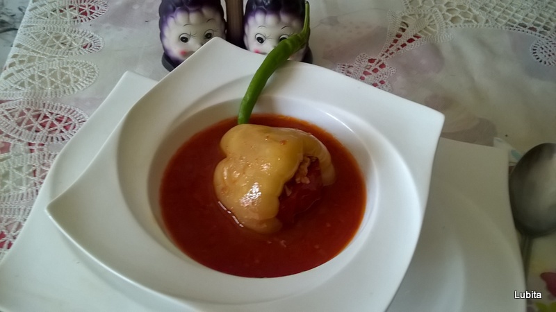 Bors cu ardei umpluti