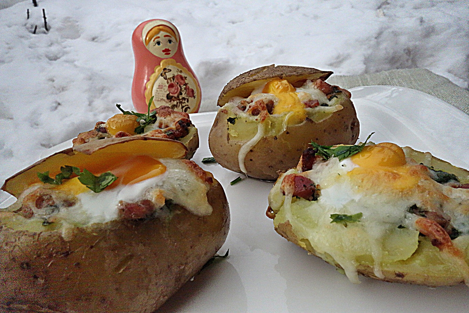 Cartofi umpluti cu piure de spanac si carne tocata