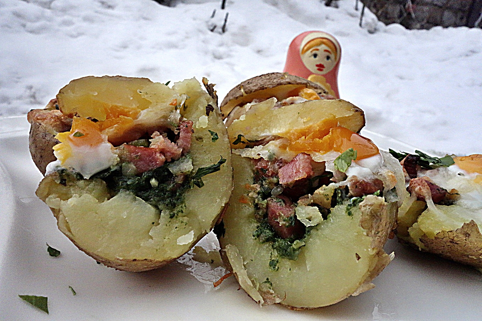 Cartofi umpluti cu piure de spanac si carne tocata