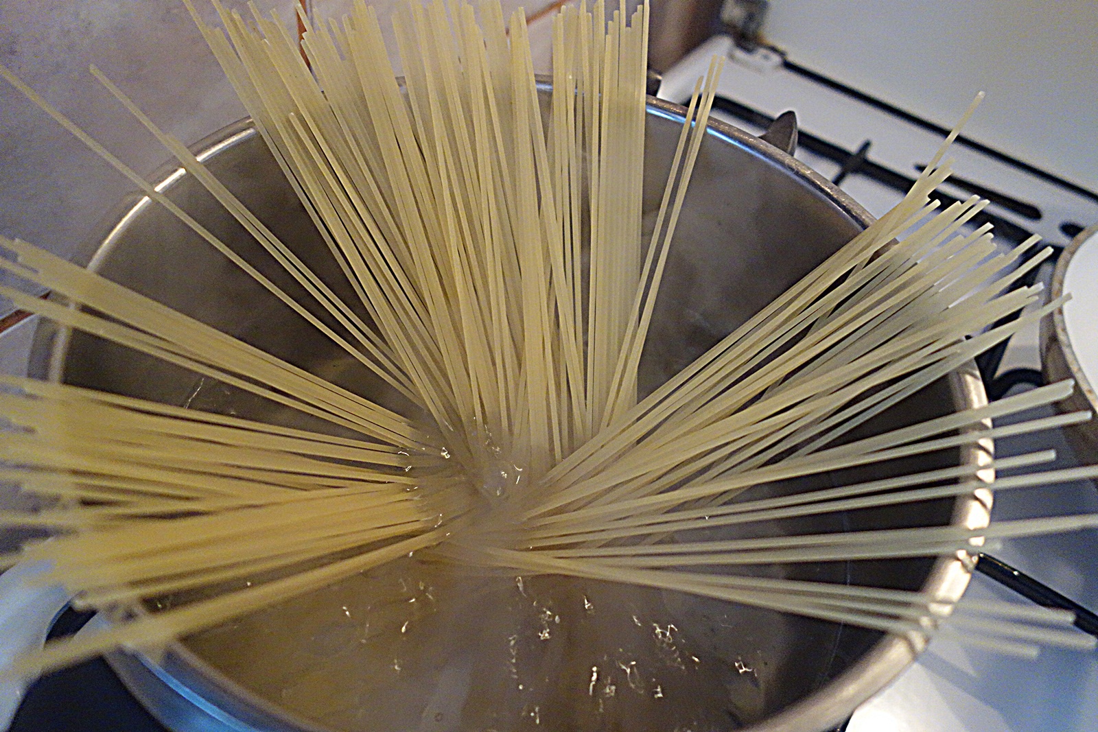 Spaghete carbonara reţetă cu spanac si carne tocata