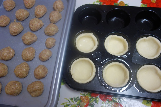 Chiftelute in cosulete foietaj