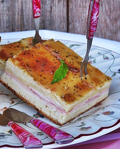 Placinta cu muschi file, piept de pui file si cascaval