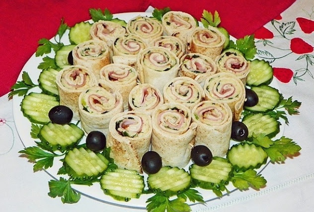 Rulouri din lipie umplute