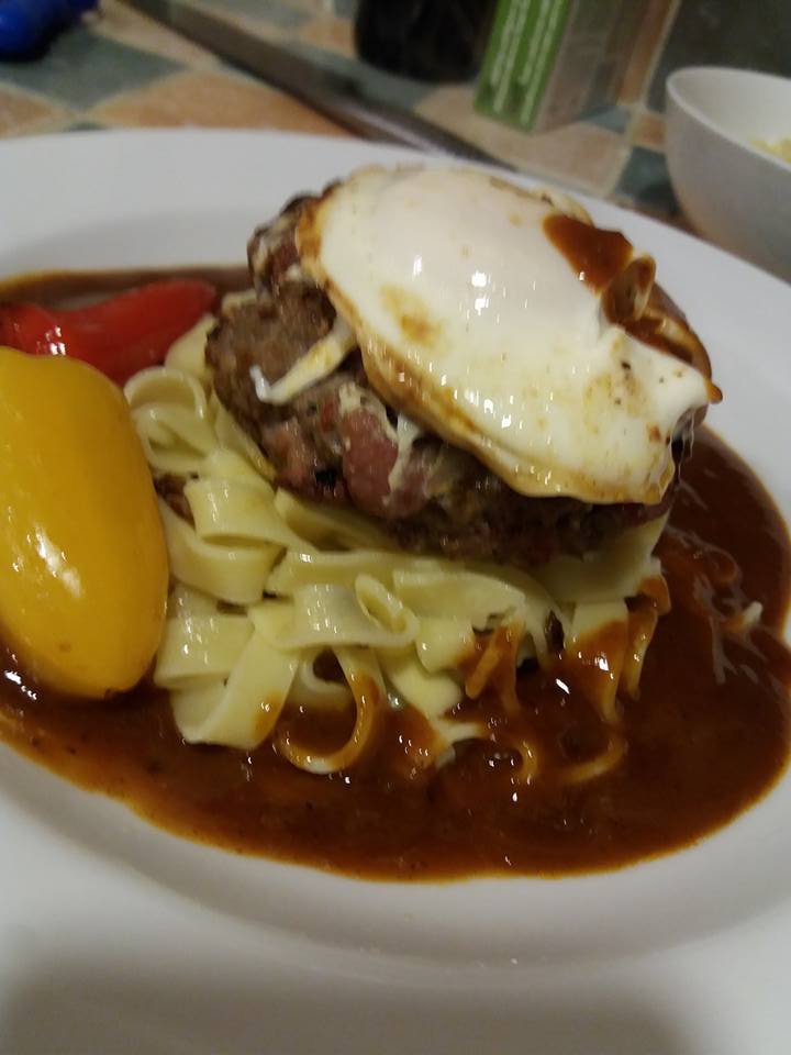 Chilli Biftec, tagliatelle cu seminte de floarea soarelui si ulei de masline si jus din vin rosu