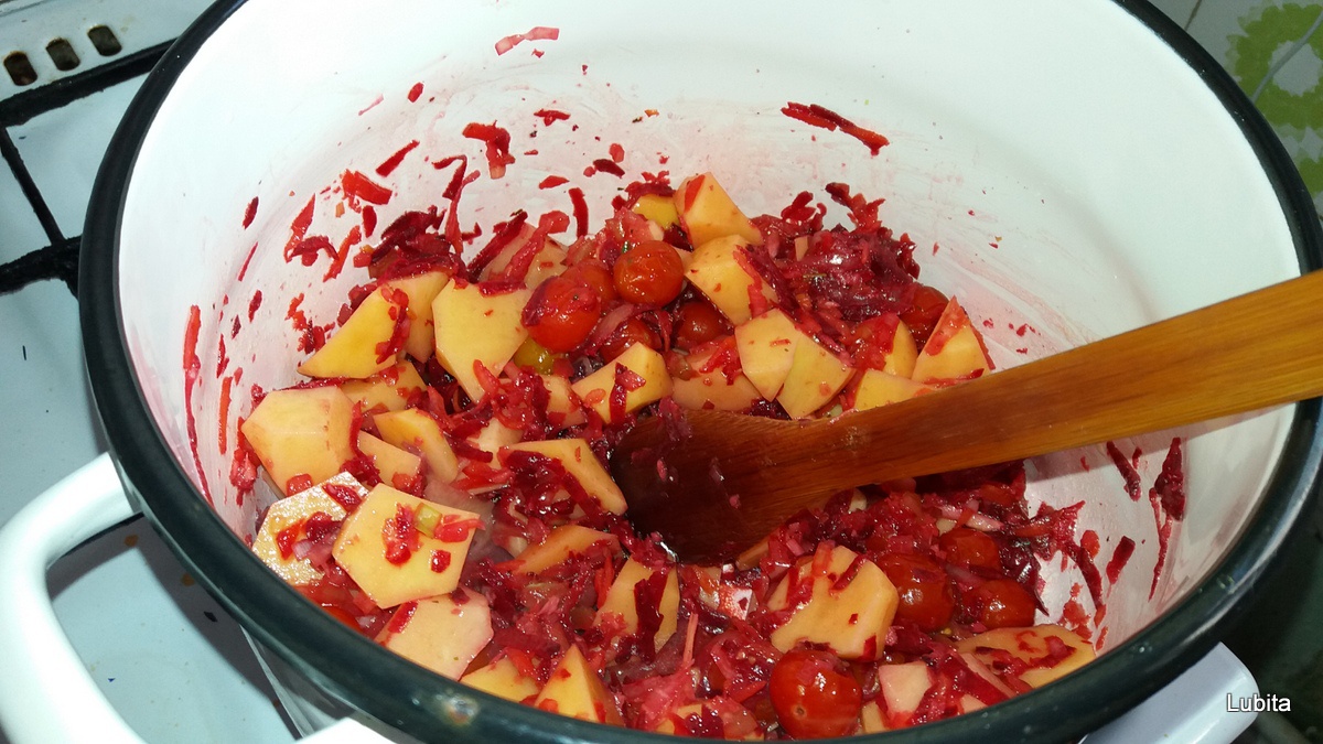 Bors de sfecla rosie