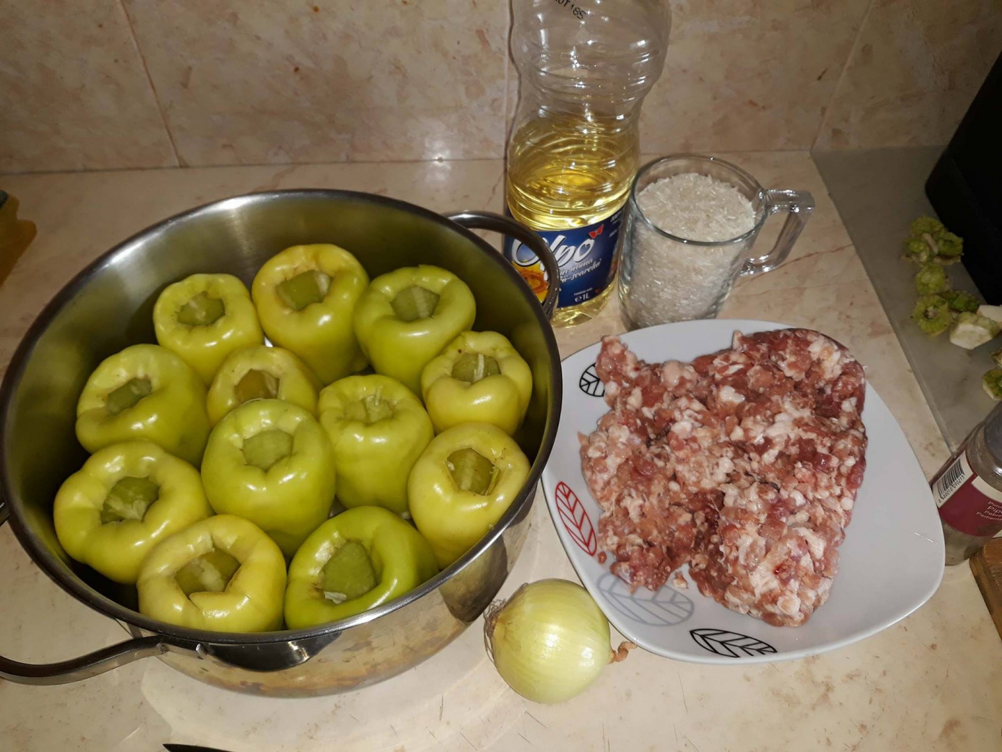 Ardei umpluti cu carne de porc