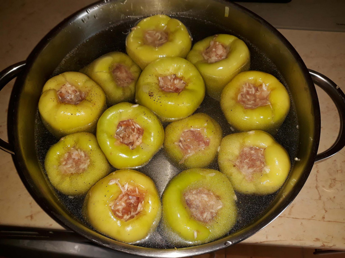 Ardei umpluti cu carne de porc