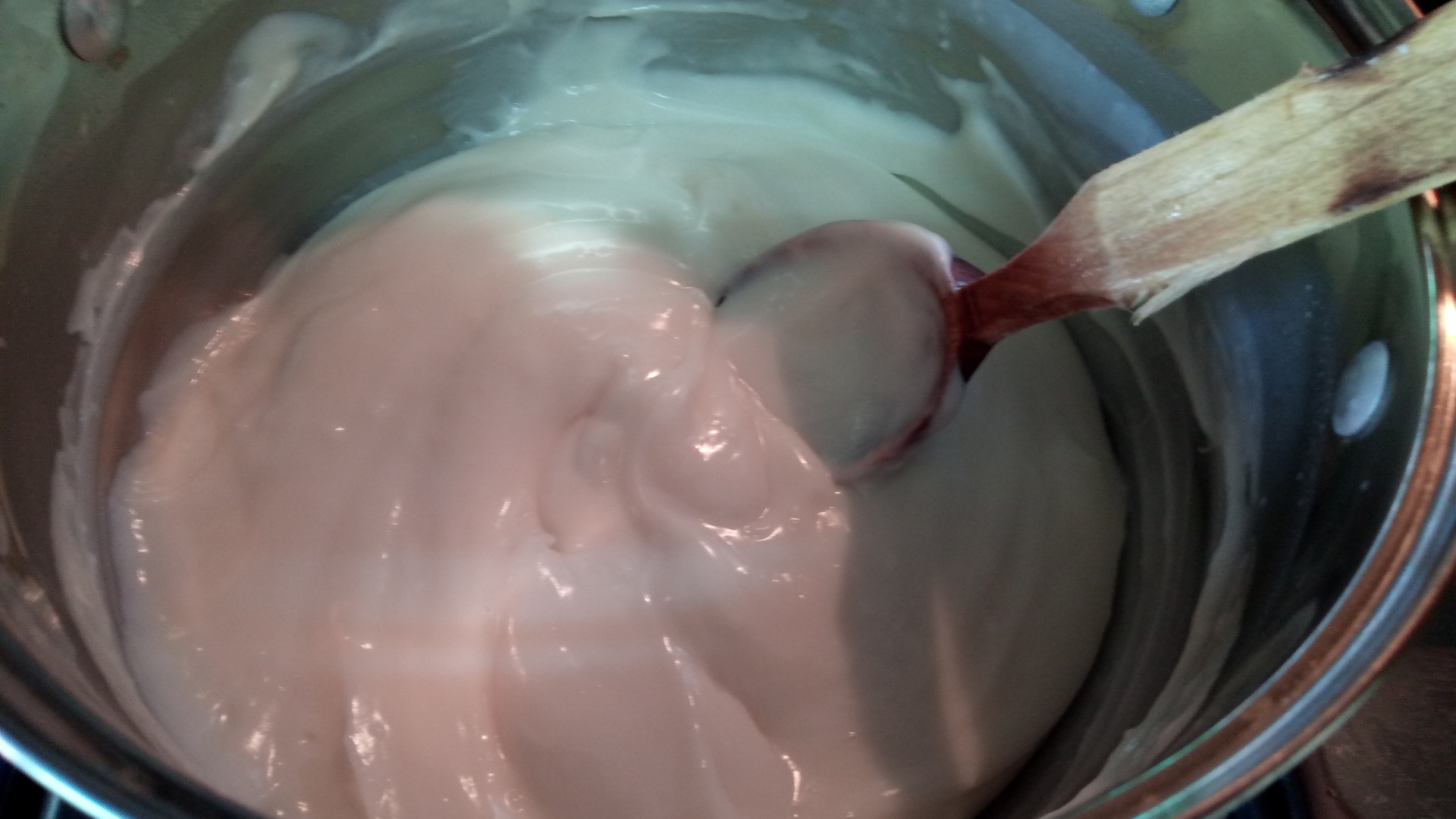 Maamoul mad bil-kashta - prajitura libaneza cu foi si crema nestle