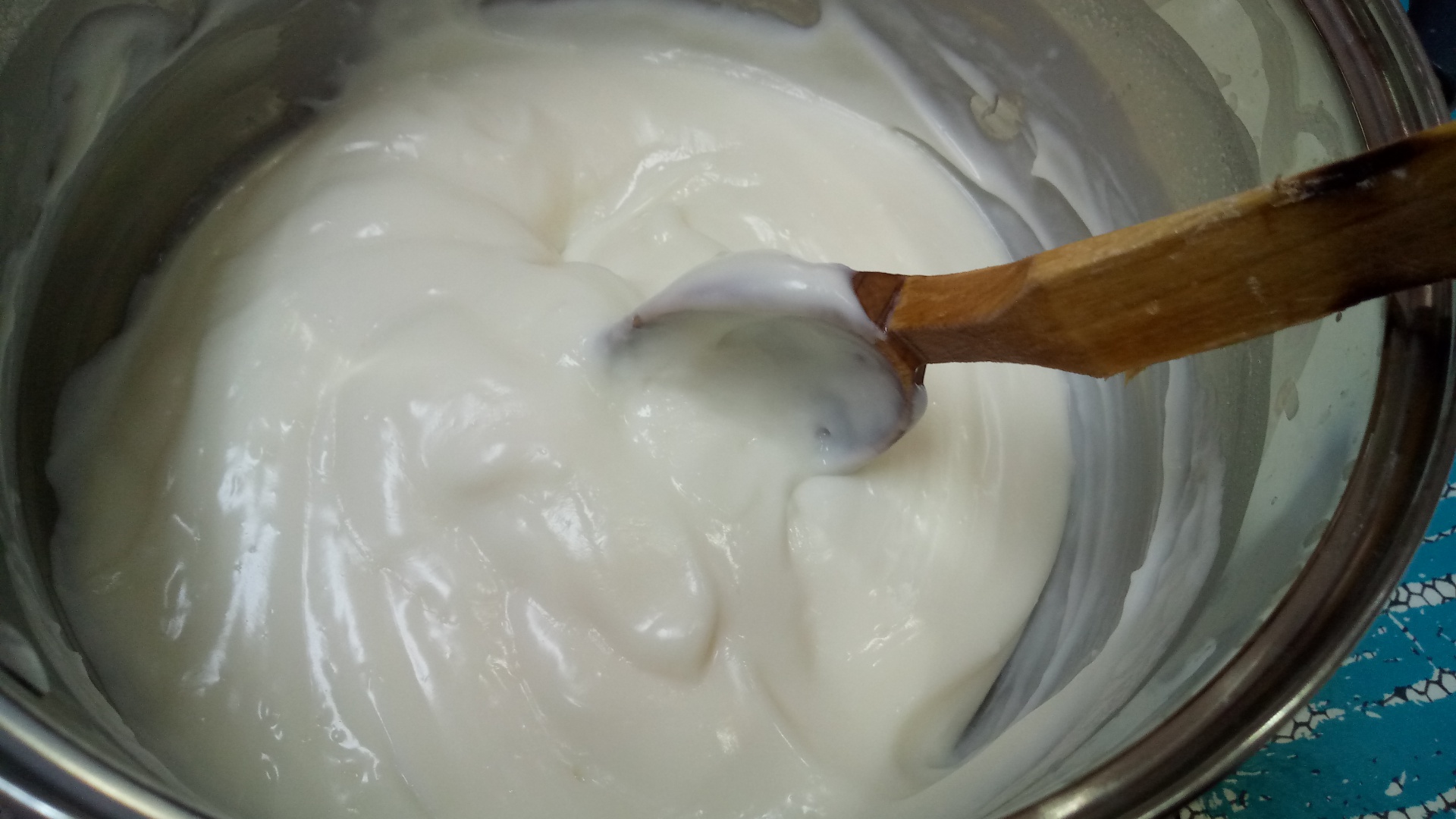 Maamoul mad bil-kashta - prajitura libaneza cu foi si crema nestle